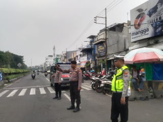 Patroli Harkamtibmas di Kawasan Wisata Religi Sunan Ampel, Polsek Semampir Antisipasi Gangguan Keamanan