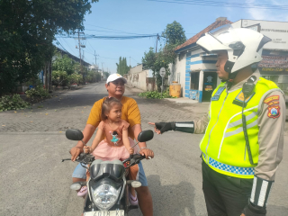 Satlantas Polres Pelabuhan Tanjung Perak Gelar Sosialisasi Tatap Muka untuk Tingkatkan Kesadaran Tertib Berlalu Lintas
