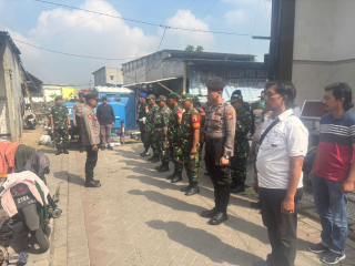 Pengamanan Penertiban Bangunan di Ruang Sungai Kalianak Berjalan Aman dan Kondusif