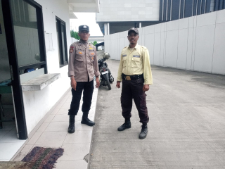 Patroli Dialogis di Pergudangan Injaplas, Polsek Asemrowo Antisipasi Gangguan 3C