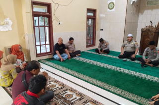 Kamis Binrohtal di Masjid Baitul Musttaqim, Polsek Kenjeran Tingkatkan Keimanan Personel