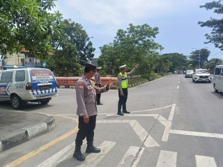 Patroli Kenjeran Pantau Kerawanan 3C dan Arus Lalu Lintas di Kedung Cowek