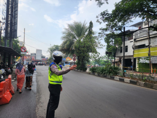 Satlantas Polres Pelabuhan Tanjung Perak Gelar Patroli dan Penindakan Pelanggaran Rambu Larangan