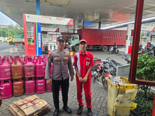 Patroli Polsek Asemrowo Perkuat Pengamanan Objek Vital SPBU Margomulyo
