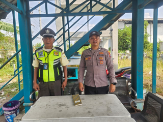 Patroli Polsek Asemrowo Perkuat Pengamanan Objek Vital Gudang PLN Tambak Langon