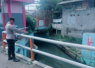 Patroli Polsek Krembangan Cek Pompa Air dan Antisipasi 3C di Jalan Tanjung Sadari