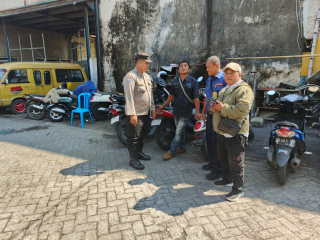 Bhabinkamtibmas Pegirian Sambang Ketua RW 02, Imbau Waspada Penipuan dan Bahaya Kebakaran