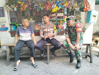 Sinergi Bhabinkamtibmas dan Babinsa Sambang Warga RW 17 Ampel, Imbau Waspada Penipuan dan Curanmor