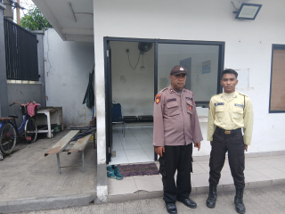 Patroli Dialogis Polsek Asemrowo di Pergudangan Margomulyo, Perkuat Antisipasi 3C