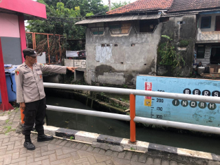 Patroli Polsek Krembangan Pantau Keamanan dan Cek Pompa Air di Perak Barat