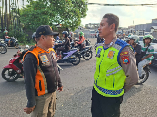 Satlantas Polres Pelabuhan Tanjung Perak Gelar Sosialisasi Tertib Berlalu Lintas kepada Masyarakat