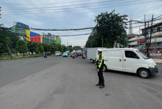 Patroli Polsek Pabean Cantikan Pantau Arus Lalu Lintas di Jalan Bunguran Waspada