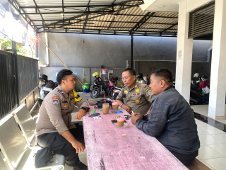 Bhabinkamtibmas Wonokusumo Sambang Warga di Bulaksari, Sampaikan Himbauan Antisipasi Penipuan dan Curanmor
