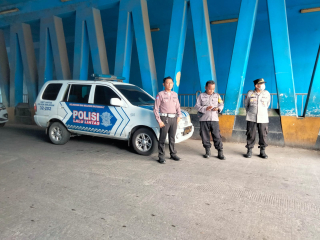 Personel Polsek Kenjeran Patroli dan Pemantauan Antisipasi 3C di Underpass Suramadu
