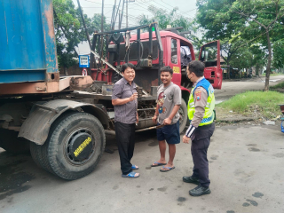 Satlantas Polres Pelabuhan Tanjung Perak Gelar Sosialisasi Tertib Berlalu Lintas kepada Masyarakat