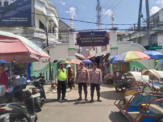Personel Polsek Semampir Laksanakan Patroli Harkamtibmas di Kawasan Wisata Religi Sunan Ampel