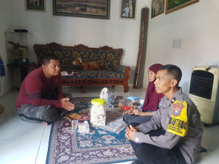 Bhabinkamtibmas Kelurahan Asemrowo Laksanakan Sambang dan Himbau Warga Waspada Penipuan Modus Telepon