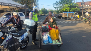 Satlantas Polres Pelabuhan Tanjung Perak Gelar Sosialisasi Tertib Berlalu Lintas kepada Masyarakat