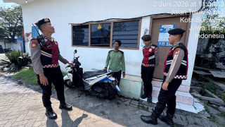 Patroli Kota Presisi Sat Samapta Polres Pelabuhan Tanjung Perak Sambangi Perumahan Teluk Kumai