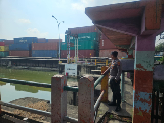 Personel Polsek Asemrowo Laksanakan Pemantauan Rumah Pompa Air Balong II di Tambak Langon