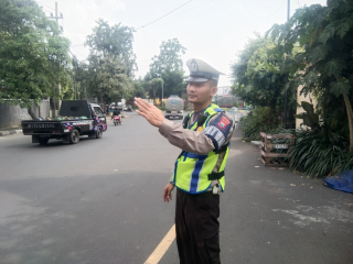Kegiatan Rutin Satlantas Polres Pelabuhan Tanjung Perak, Arus Lalu Lintas Terpantau Lancar dan Kondusif