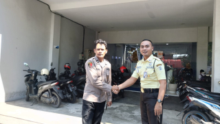 Personel Polsek Krembangan Laksanakan Patroli dan Sambang di Bank BRI Jalan Demak