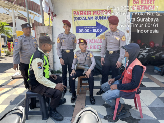 Panit Binmas Polsek Pabean Cantikan Bersama Taruna Akpol Laksanakan Patroli dan Sambang di Pasar Atom Mall