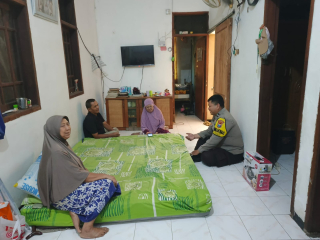 Bhabinkamtibmas Pegirian Sambangi Warga dan Sampaikan Imbauan Kamtibmas serta Pencegahan Kebakaran