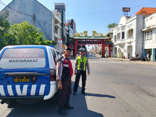 Personel Polsek Pabean Cantikan Patroli Pertokoan di Kembang Jepun dan Panggung, Antisipasi Kejahatan 3C