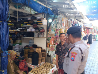 Sat Samapta Polres Pelabuhan Tanjung Perak Laksanakan Patroli Dialogis di Kawasan Ampel