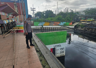 Personel Polsek Asemrowo Pantau Rumah Pompa Air Balong II, Debit Air Terpantau Normal