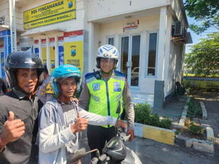 Satlantas Polres Pelabuhan Tanjung Perak Gelar Sosialisasi Tertib Berlalu Lintas kepada Masyarakat