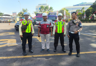 Satlantas Polres Pelabuhan Tanjung Perak Tingkatkan Kesadaran Masyarakat Melalui Sosialisasi Tertib Berlalu Lintas