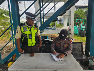 Personel Polsek Asemrowo Laksanakan Patroli Pemantauan Objek Vital Gudang PLN Tambak Langon