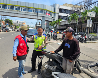 Satlantas Polres Pelabuhan Tanjung Perak Gelar Sosialisasi Tatap Muka untuk Tingkatkan Kesadaran Tertib Berlalu Lintas