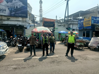 Polsek Semampir Intensifkan Patroli Kamtibmas di Kawasan Religi Sunan Ampel, Antisipasi Copet dan 3C
