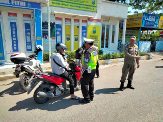 Polsek Kenjeran Bersama Polres Pelabuhan Tanjung Perak Gelar Operasi Kendaraan di Pos Suramadu Antisipasi 3C