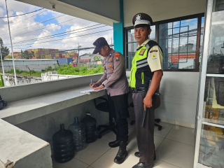 Polsek Asemrowo Patroli Objek Vital Gudang PLN Tambak Langon, Antisipasi Gangguan Kamtibmas dan 3C