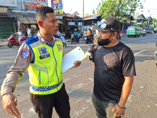 Satlantas Polres Pelabuhan Tanjung Perak Gencarkan Sosialisasi Tertib Berlalu Lintas kepada Masyarakat