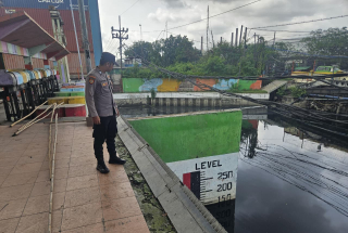 Polsek Asemrowo Pantau Rumah Pompa Balong II, Debit Air Sungai dan Laut Tetap Normal