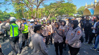 Polres Pelabuhan Tanjung Perak Kerahkan 696 Personel Amankan Pengesahan Warga Baru PSHT di Surabaya.