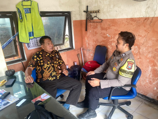 Bhabinkamtibmas Wonokusumo Polsek Semampir Ajak Warga Waspada Curanmor dan Antisipasi Bahaya Kebakaran