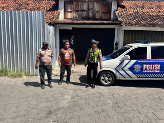 Polsek Semampir Patroli Kamtibmas di Kawasan Ampel, Antisipasi Parkir Liar dan Kejahatan 3C