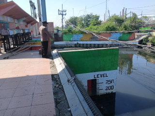 Polsek Asemrowo Pantau Rumah Pompa Balong II, Debit Air Sungai dan Laut Tetap Normal
