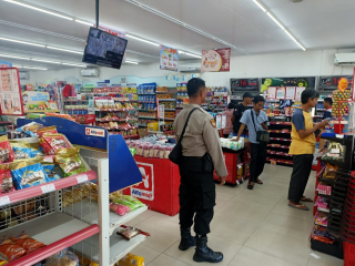 Polsek Krembangan Patroli Dialogis di Pertokoan Jalan Demak, Perkuat Antisipasi Kejahatan 3C