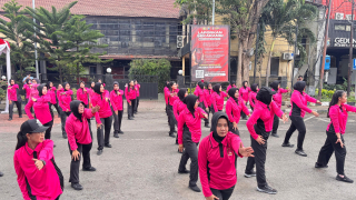 Polres Pelabuhan Tanjung Perak Gelar Olahraga Bersama, Bakti Kesehatan, dan Bazar Murah dalam Rangka Hari Bhayangkara ke-80