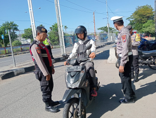 Operasi Gabungan di Pos Suramadu, Polres Pelabuhan Tanjung Perak Perketat Pengawasan Kendaraan Bermotor