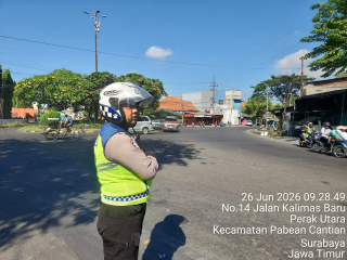 Satlantas Polres Pelabuhan Tanjung Perak Intensifkan Patroli dan Pengaturan Lalu Lintas, Arus Kendaraan Terpantau Lancar