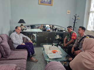 Bhabinkamtibmas Ampel dan Babinsa Perkuat Sinergi Melalui Sambang Dialogis kepada Warga