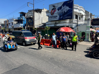 Polsek Semampir Perketat Patroli di Pintu Masuk Wisata Religi Sunan Ampel, Antisipasi Parkir Liar dan 3C